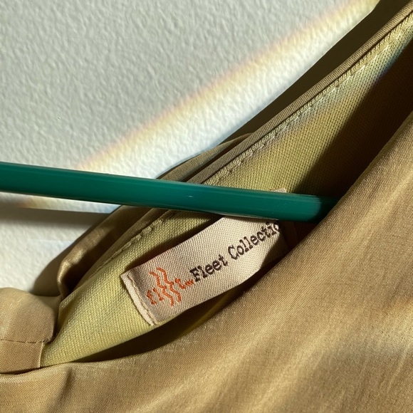 Fitted gold taffeta dress - Picture 3 of 3